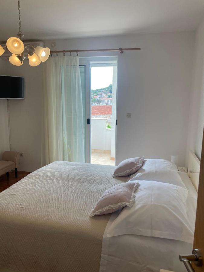 apartmani Ilda Radonić Jelsa  Bagian luar foto